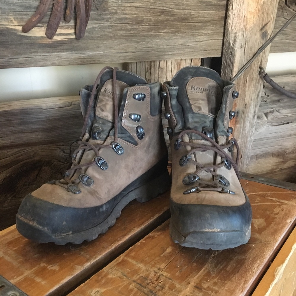 Kenetrek womens 8 hiking boot